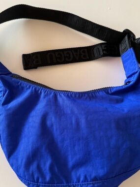 Baggu small crescent lapis blue